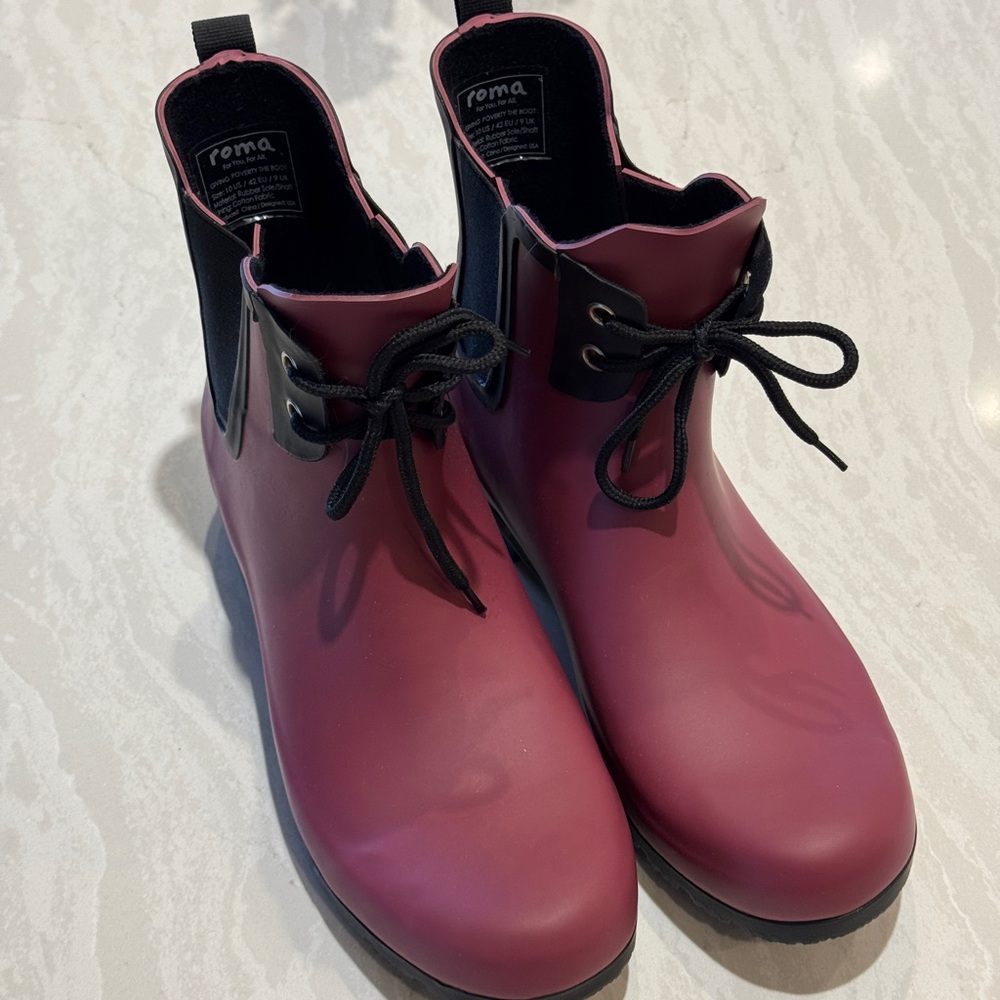 Roma Red and Black Ankle Boots